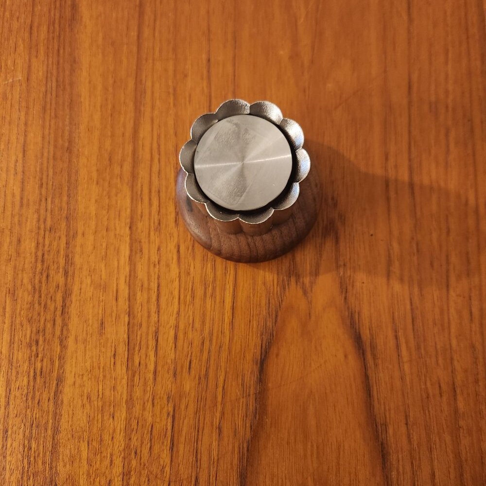 NEW FLOWER RAVIOLI STAMP STAINLESS STEEL WALNUT NEW $50